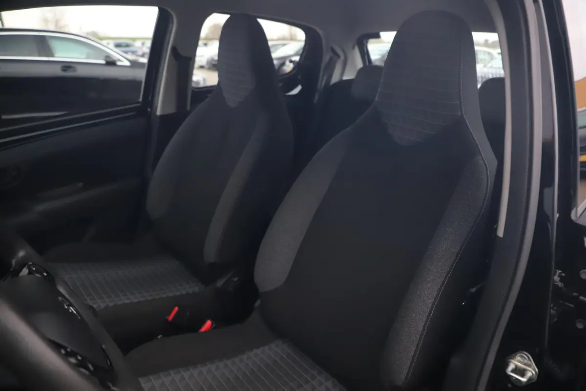 1.0 e-VTi Active Radio Bluetooth Airco Elektrische Ramen LED Dagrijverlichting