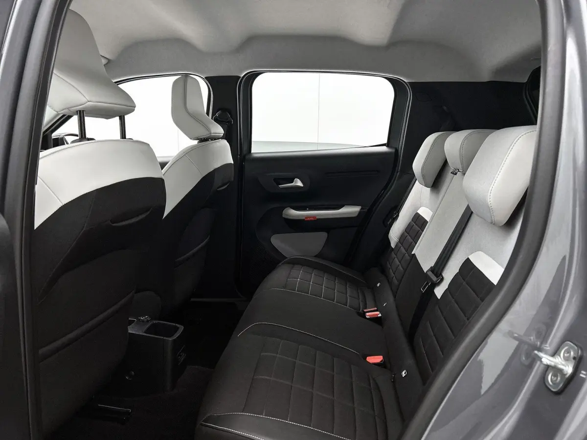 1.2 100pk Max | AppleCarplay/AndroidAuto | LED | Camera | Climate Control | Cruise Control | Privacy Glass | Navigatie | Isofix | Two-Tone | Parkeersensoren | DAB Radio |