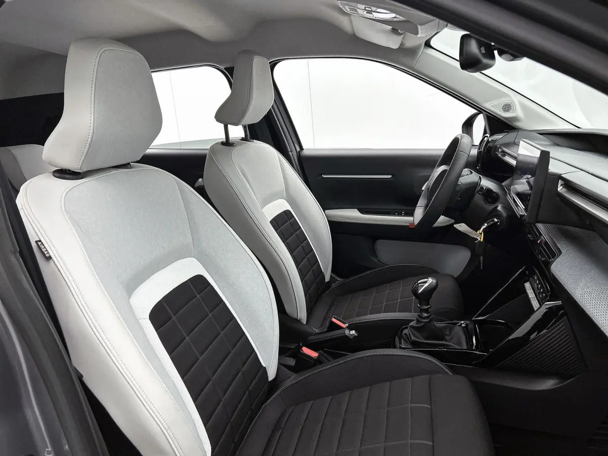 1.2 100pk Max | AppleCarplay/AndroidAuto | LED | Camera | Climate Control | Cruise Control | Privacy Glass | Navigatie | Isofix | Two-Tone | Parkeersensoren | DAB Radio |