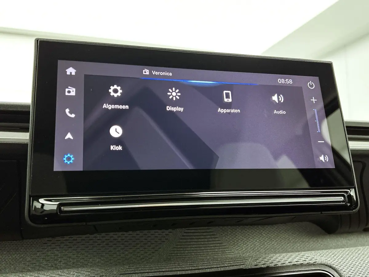 1.2 100pk Max | AppleCarplay/AndroidAuto | LED | Camera | Climate Control | Cruise Control | Privacy Glass | Navigatie | Isofix | Two-Tone | Parkeersensoren | DAB Radio |