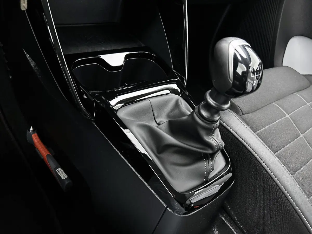 1.2 100pk Max | AppleCarplay/AndroidAuto | LED | Camera | Climate Control | Cruise Control | Privacy Glass | Navigatie | Isofix | Two-Tone | Parkeersensoren | DAB Radio |