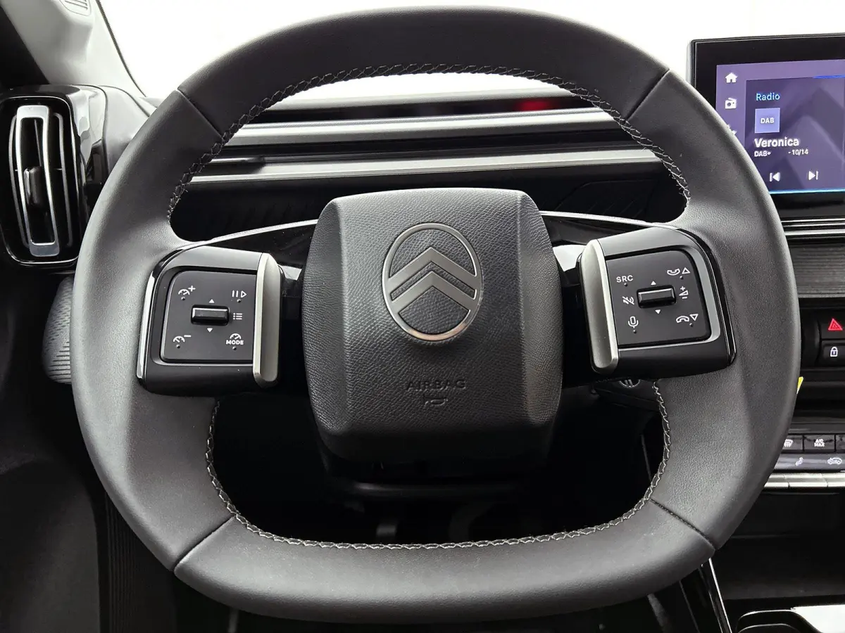 1.2 100pk Max | AppleCarplay/AndroidAuto | LED | Camera | Climate Control | Cruise Control | Privacy Glass | Navigatie | Isofix | Two-Tone | Parkeersensoren | DAB Radio |