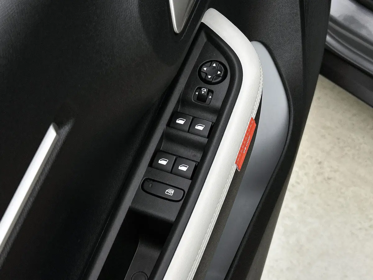 1.2 100pk Max | AppleCarplay/AndroidAuto | LED | Camera | Climate Control | Cruise Control | Privacy Glass | Navigatie | Isofix | Two-Tone | Parkeersensoren | DAB Radio |