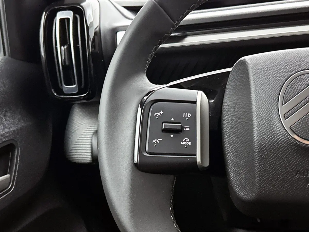 1.2 100pk Max | AppleCarplay/AndroidAuto | LED | Camera | Climate Control | Cruise Control | Privacy Glass | Navigatie | Isofix | Two-Tone | Parkeersensoren | DAB Radio |