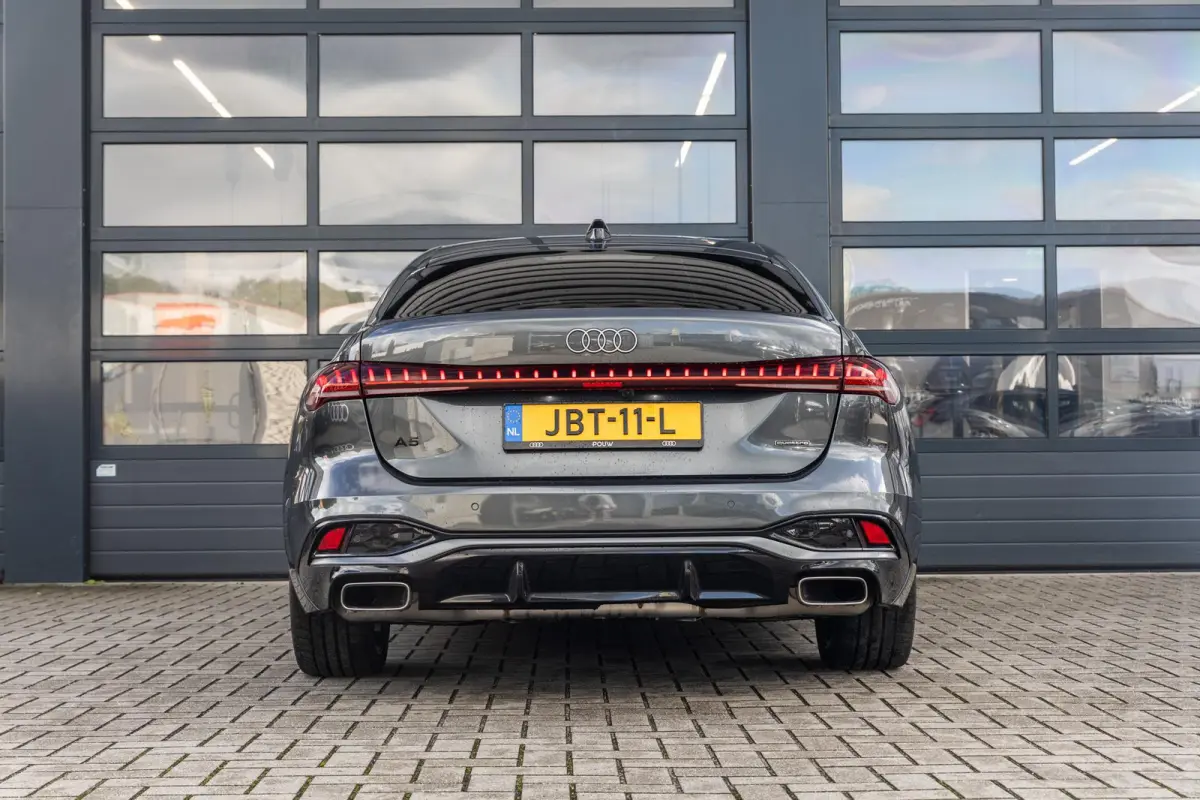 Limousine 2.0 299pk quattro S edition | MMI Bijrijdersscherm | Sfeerverlichting Pro | Carbon Inleg | 360 Camera | Matrix LED