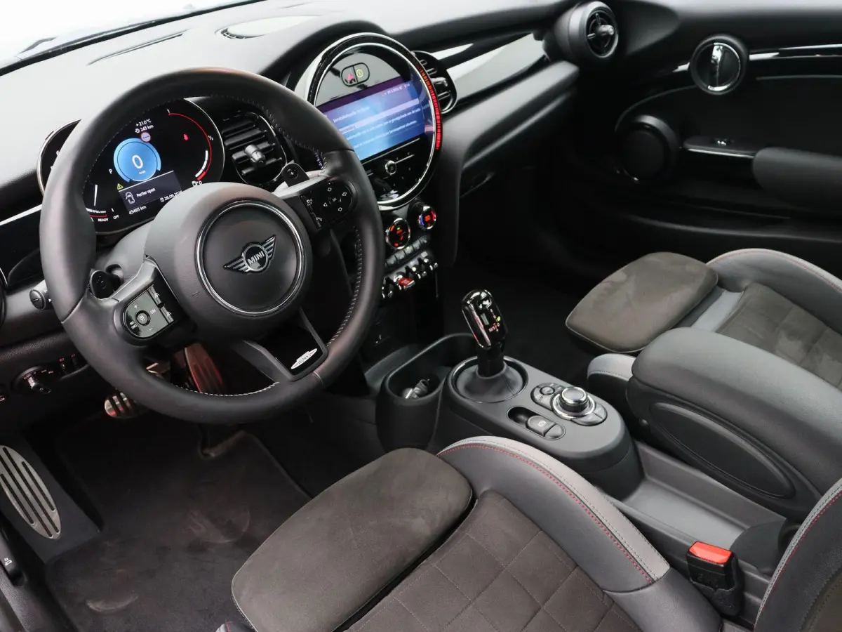 John Works Premium Pakket + Stuurwielrand Verwarmd + Stoelverwarming Voor + Comfort Access + Driving Assistant + Active Cruise Control + 18''