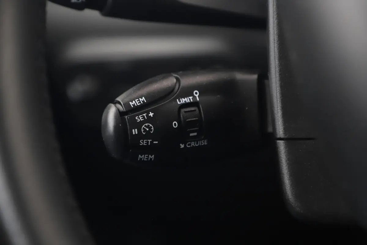 1.2 PureTech Shine Navigatie Achteruitrijcamera 17 inch LMV Carplay Android Clima Cruise Rijstrooksensor