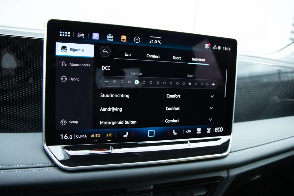1.5 eHybrid 204pk Life | Trekhaak Elektrisch Uitklapbaar | Voorstoelen Verwarmd | Cruise Control Adaptief