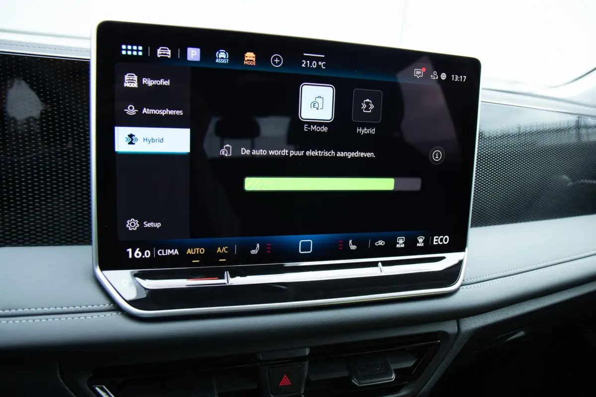 1.5 eHybrid 204pk Life | Trekhaak Elektrisch Uitklapbaar | Voorstoelen Verwarmd | Cruise Control Adaptief