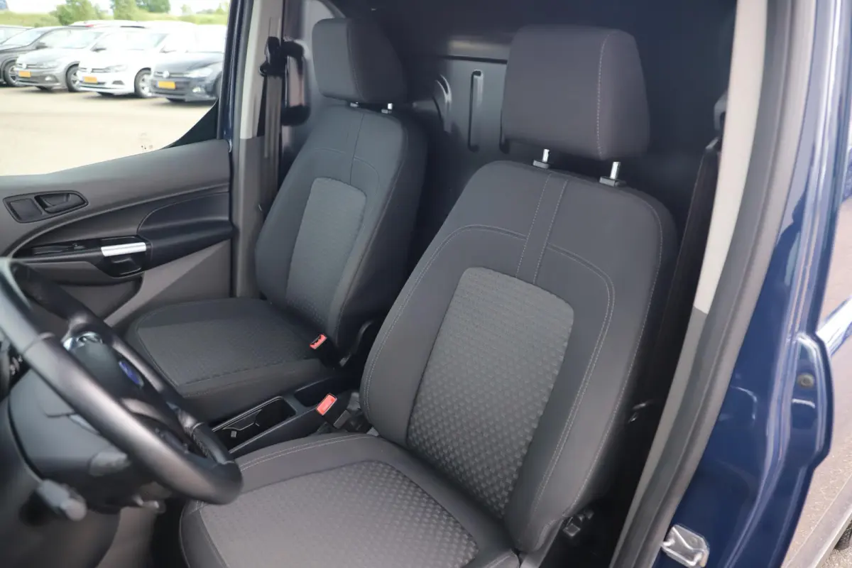 1.5 EcoBlue L1 Automaat Hondenauto Ventilatie Achterin Hondentransport Radio Bluetooth Airco Cruise Voorruitverwarming Inrichting voor Beesten