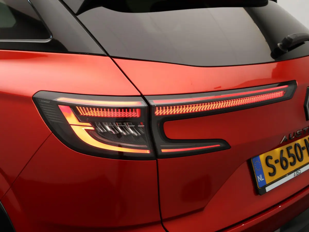E-Tech full hybrid 200pk techno esprit Alpine | Elektrische achterklep | Cruise Control | Climate Control | Stuurwielverwarming | Trekhaak | Achteruitrijcamera | Apple carplay/Android auto |
