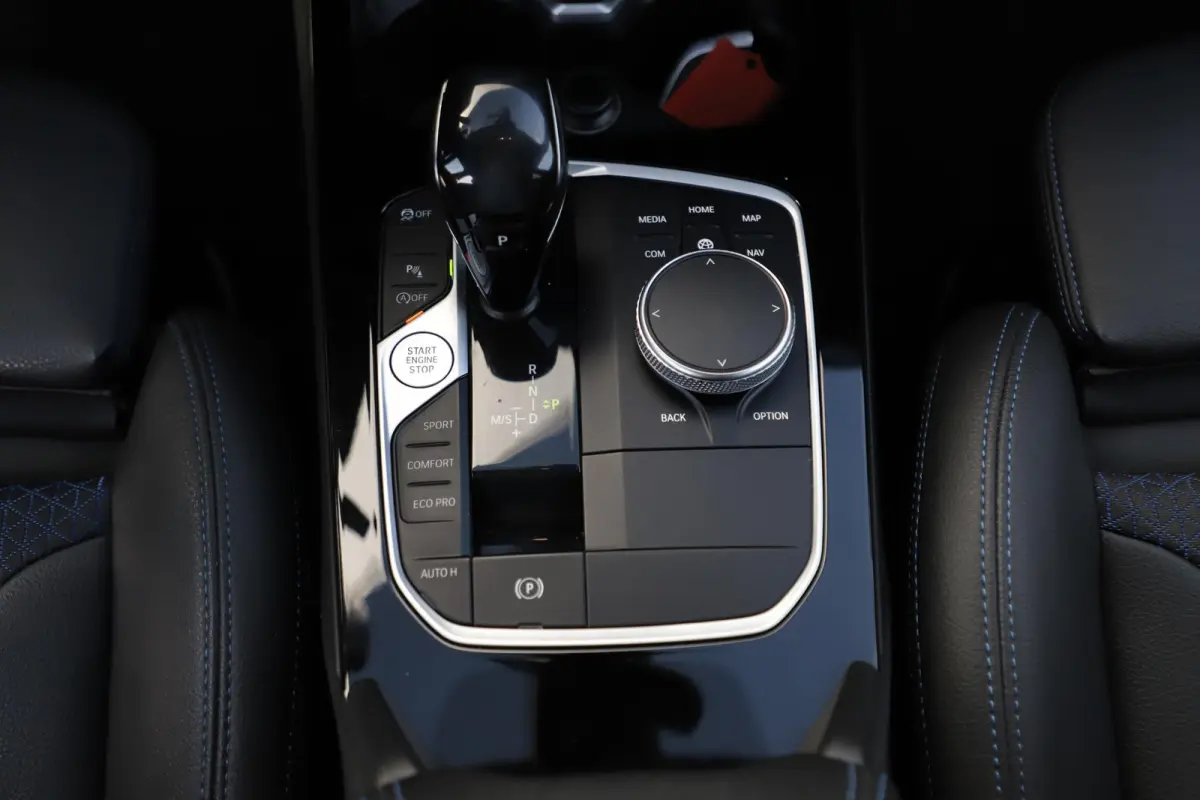 118i Business Edition M Sport Automaat Black Optic Virtual Cockpit Sfeerverlichting Navigatie Carplay Android Sportstoelen Clima Cruise PDC