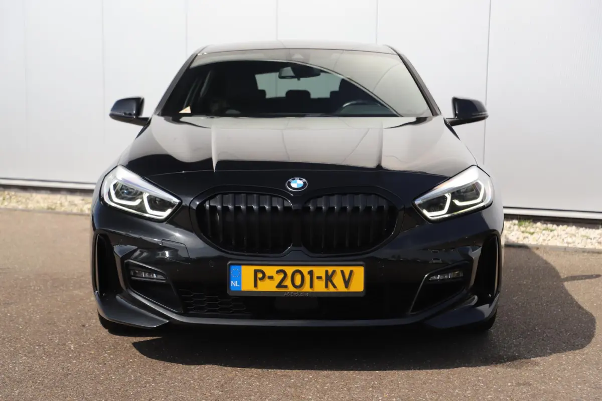 118i Business Edition M Sport Automaat Black Optic Virtual Cockpit Sfeerverlichting Navigatie Carplay Android Sportstoelen Clima Cruise PDC