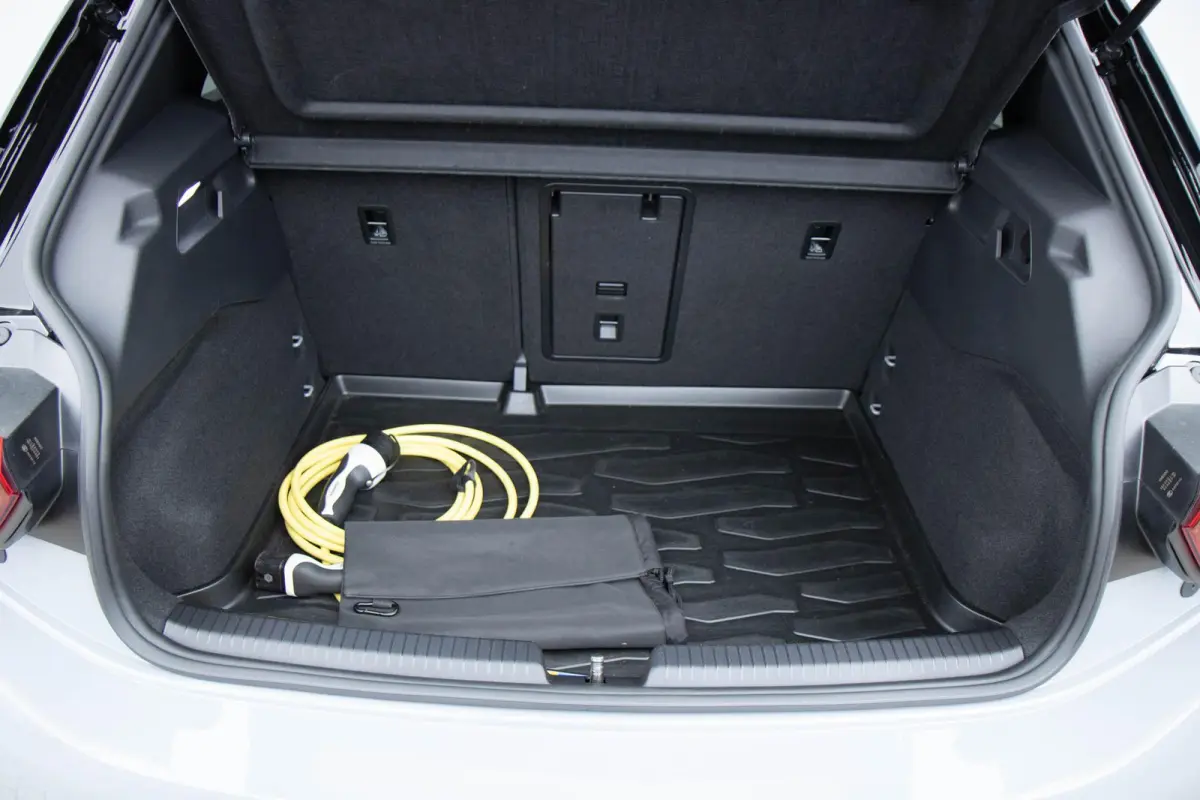 204pk Pro Edition Advantage 58 kWh | SoH 94% | Apple Carplay/Android Auto | Adaptive Cruise| Voorstoelen Verwarmd | 18'' Velgen