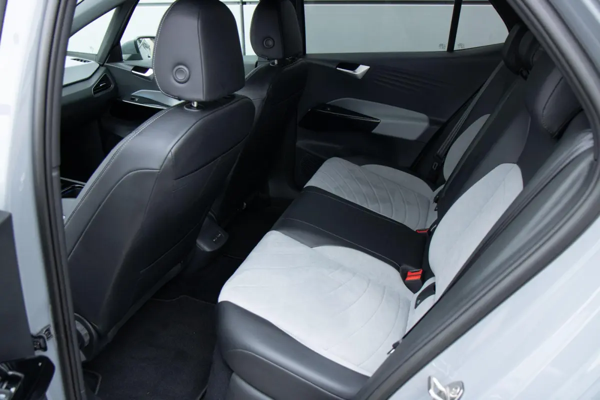 204pk Pro Edition Advantage 58 kWh | SoH 94% | Apple Carplay/Android Auto | Adaptive Cruise| Voorstoelen Verwarmd | 18'' Velgen