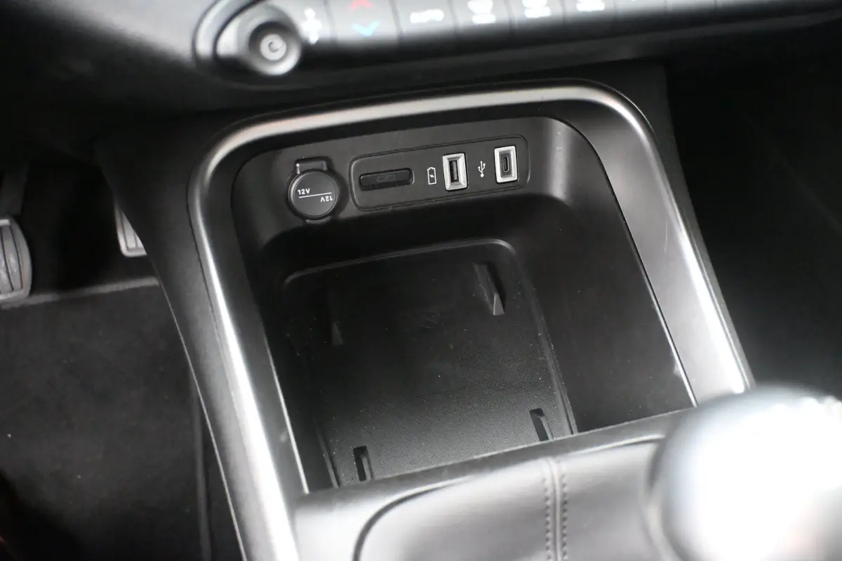 1.2 Altitude 100pk | Navigatie | Climate Control | Elektr. Achterklep | Achteruitrijcamera | Adaptive Cruise  !!