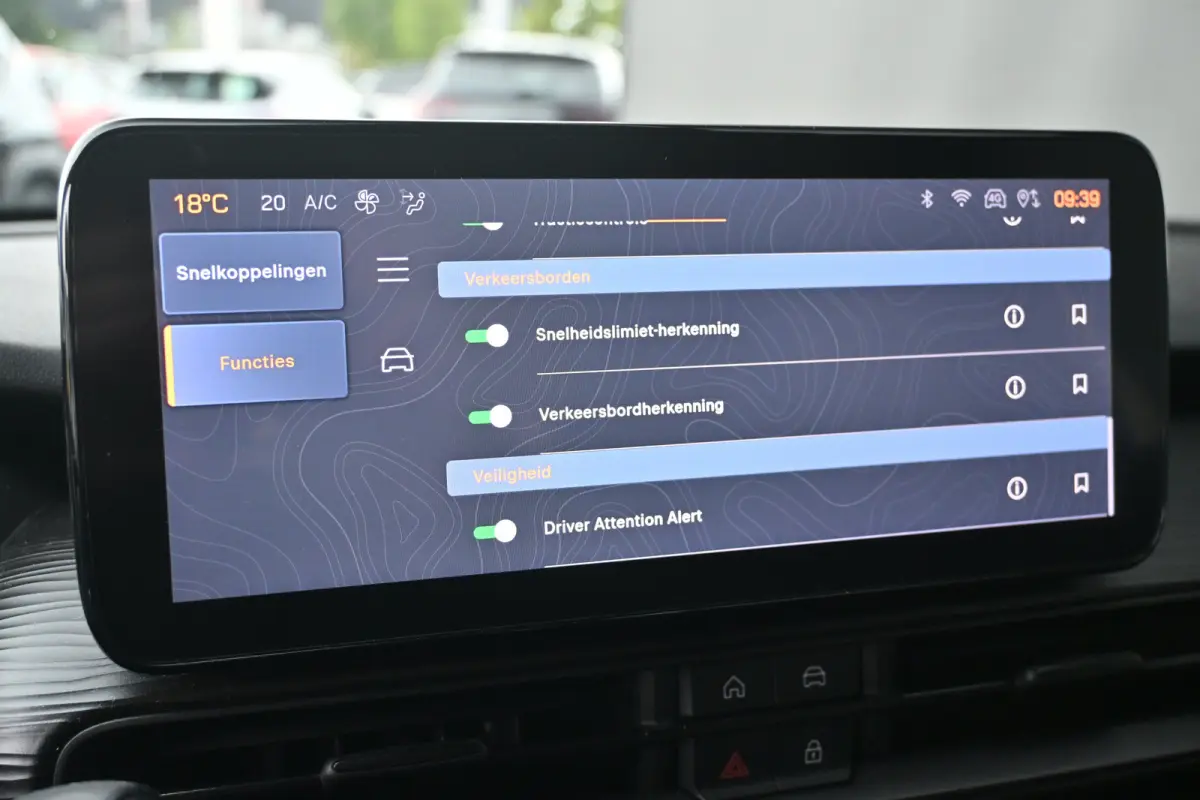 1.2 Altitude 100pk | Navigatie | Climate Control | Elektr. Achterklep | Achteruitrijcamera | Adaptive Cruise  !!