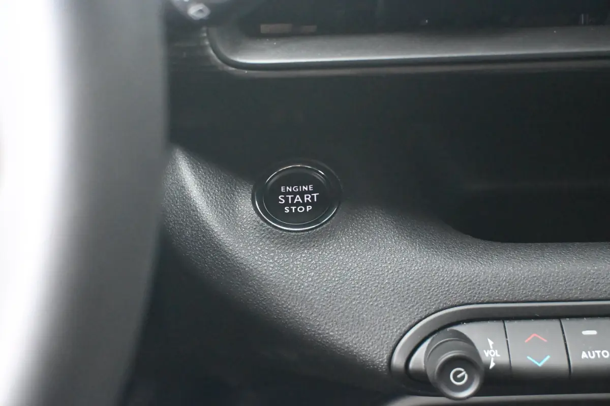 1.2 Altitude 100pk | Navigatie | Climate Control | Elektr. Achterklep | Achteruitrijcamera | Adaptive Cruise  !!