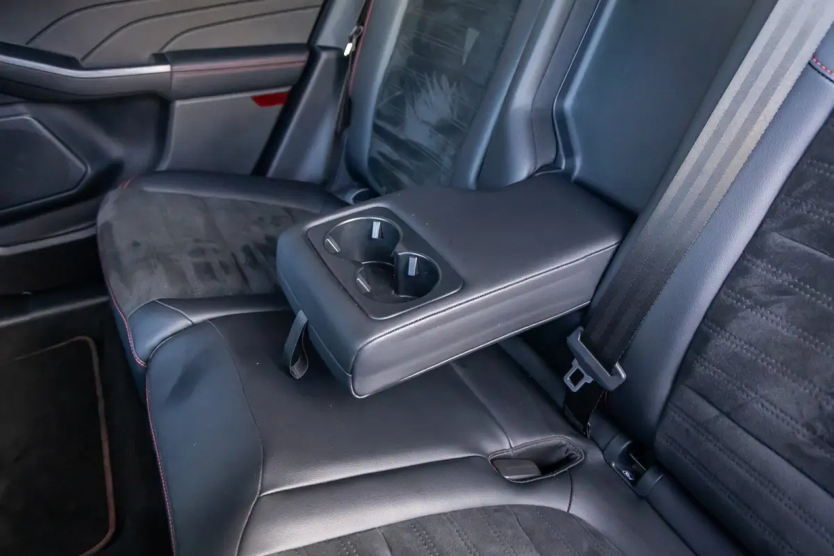 2.5 PHEV ST-Line X Trekhaak | Dodehoek detectie | Stoel- Stuurverwarming | Parkeersensoren | Keyless | Elek. Achterklep | Dodehoek Detectie | B&O | Apple Carplay/Android Auto | Achteruitrijc