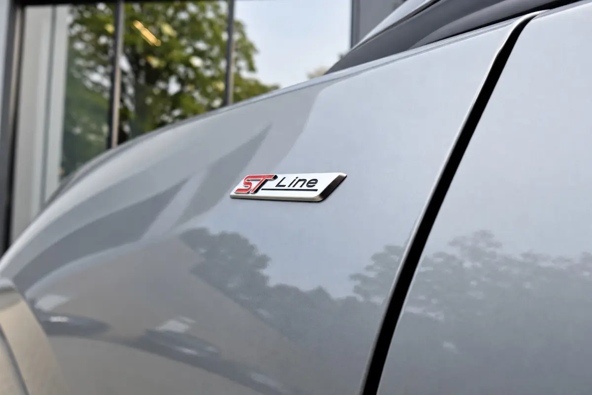 1.0 EcoBoost ST-Line X PANO B&O CAM