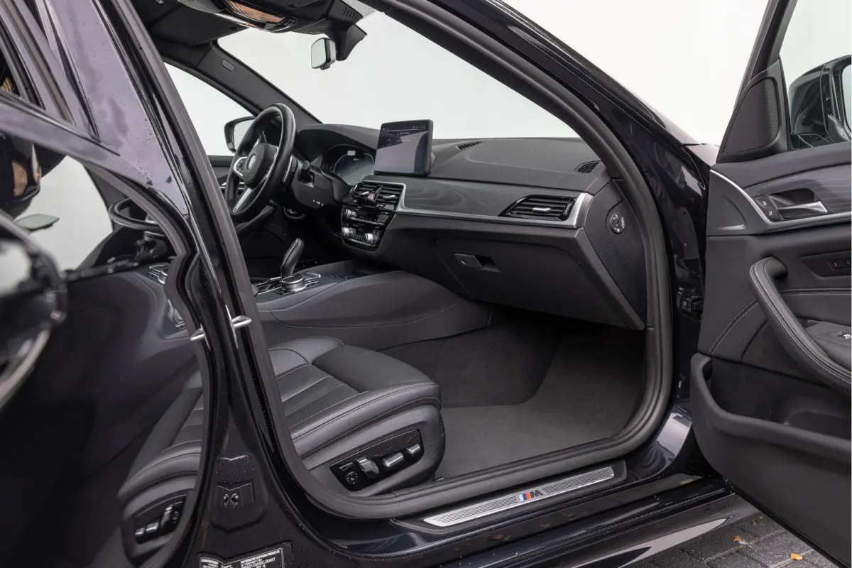 530e xDrive High Exe. 292pk M-pakket Comfortstoelen HuD Trekhaak