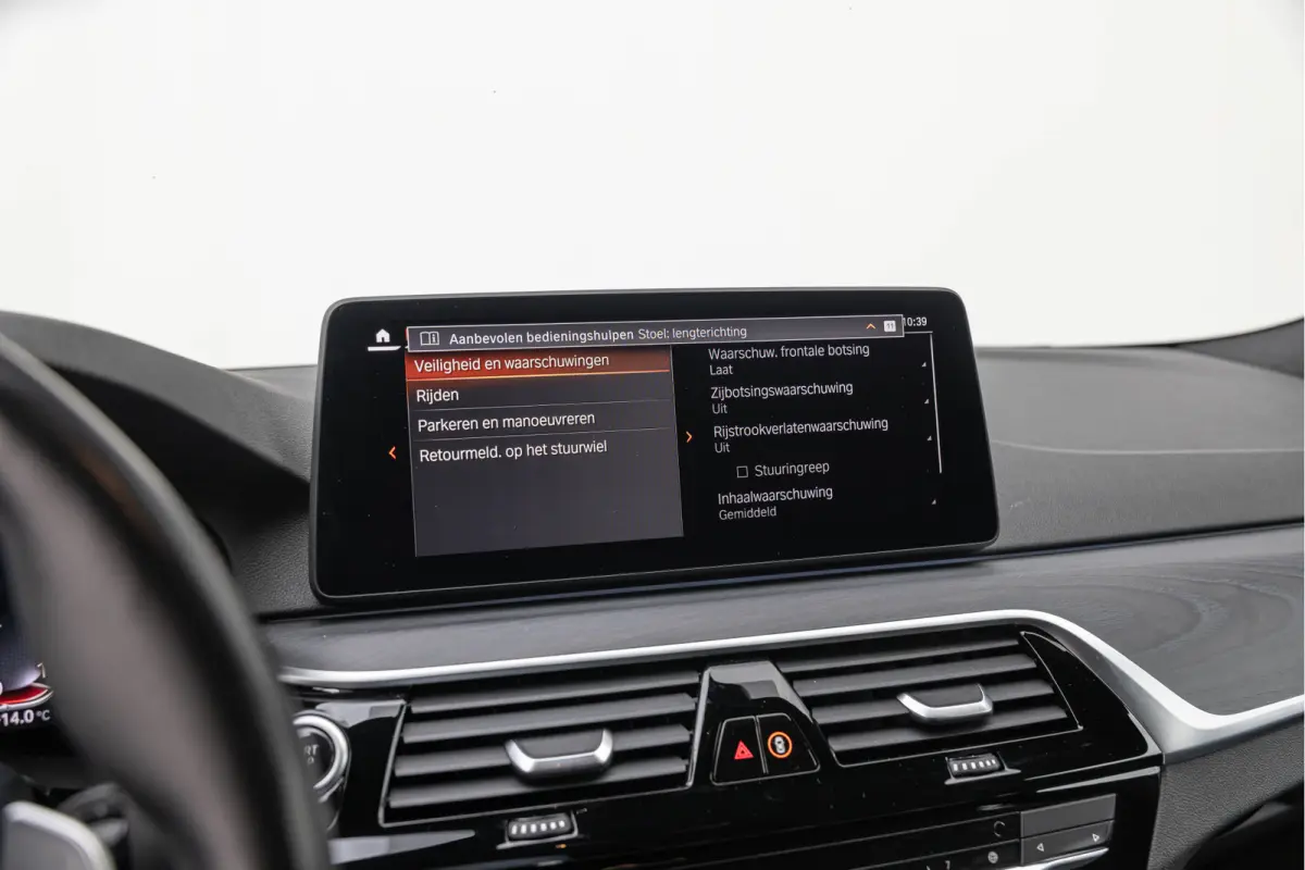 530e xDrive High Exe. 292pk M-pakket Comfortstoelen HuD Trekhaak
