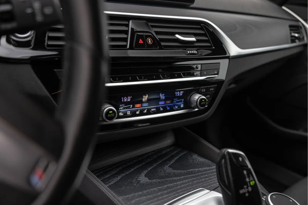 530e xDrive High Exe. 292pk M-pakket Comfortstoelen HuD Trekhaak