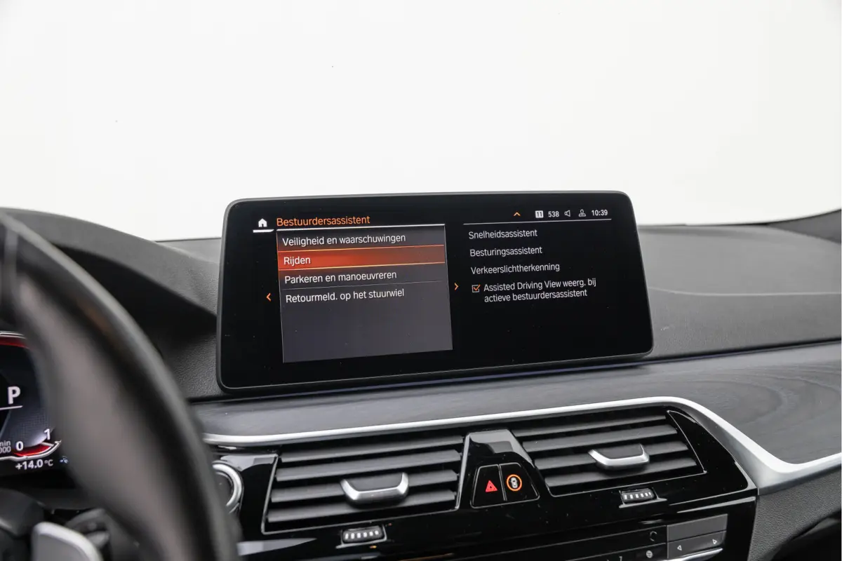530e xDrive High Exe. 292pk M-pakket Comfortstoelen HuD Trekhaak