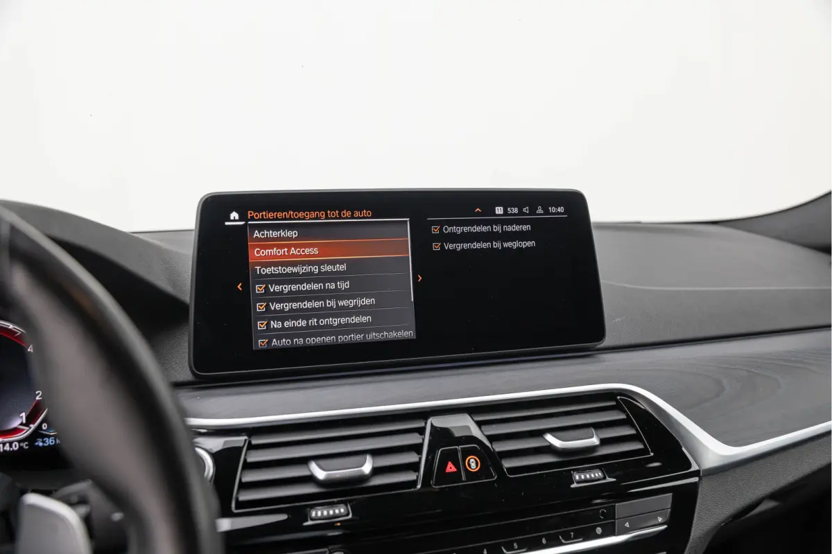 530e xDrive High Exe. 292pk M-pakket Comfortstoelen HuD Trekhaak