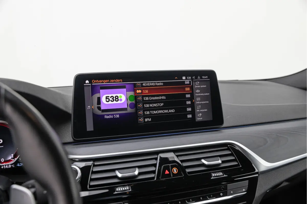 530e xDrive High Exe. 292pk M-pakket Comfortstoelen HuD Trekhaak