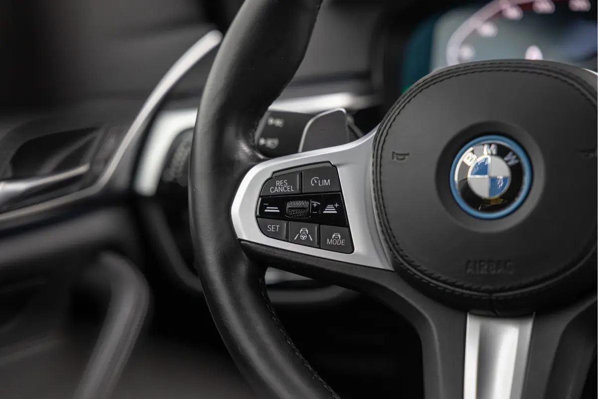 530e xDrive High Exe. 292pk M-pakket Comfortstoelen HuD Trekhaak