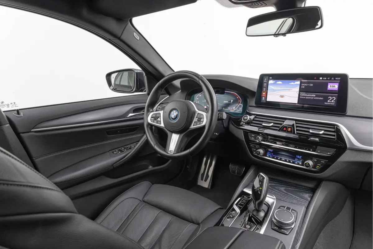 530e xDrive High Exe. 292pk M-pakket Comfortstoelen HuD Trekhaak