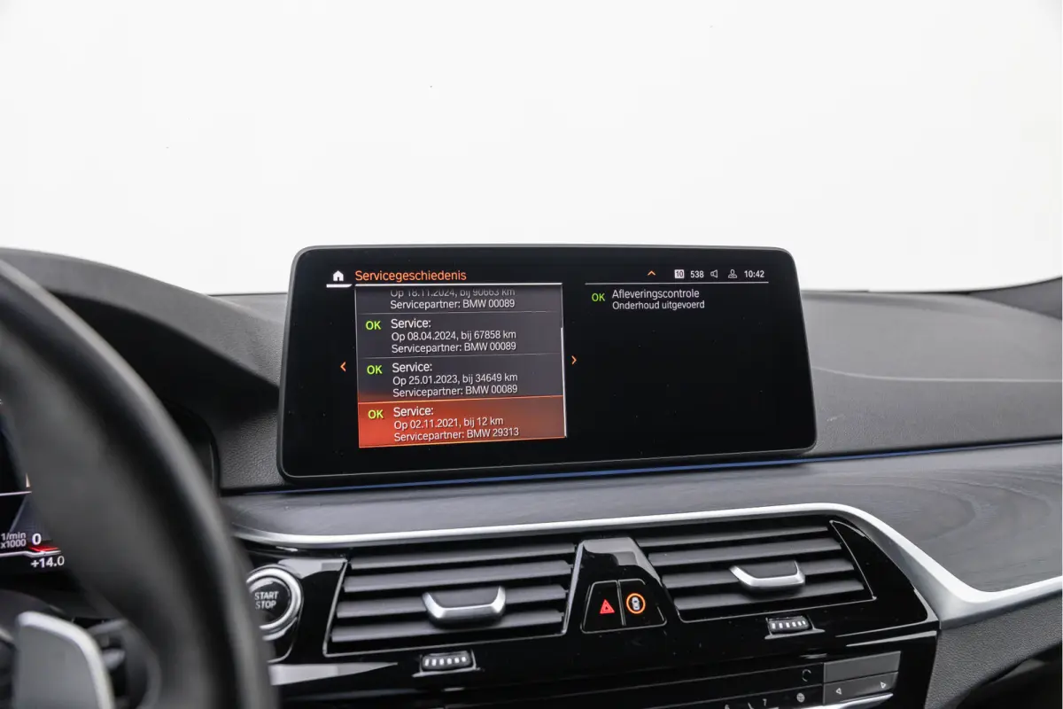 530e xDrive High Exe. 292pk M-pakket Comfortstoelen HuD Trekhaak