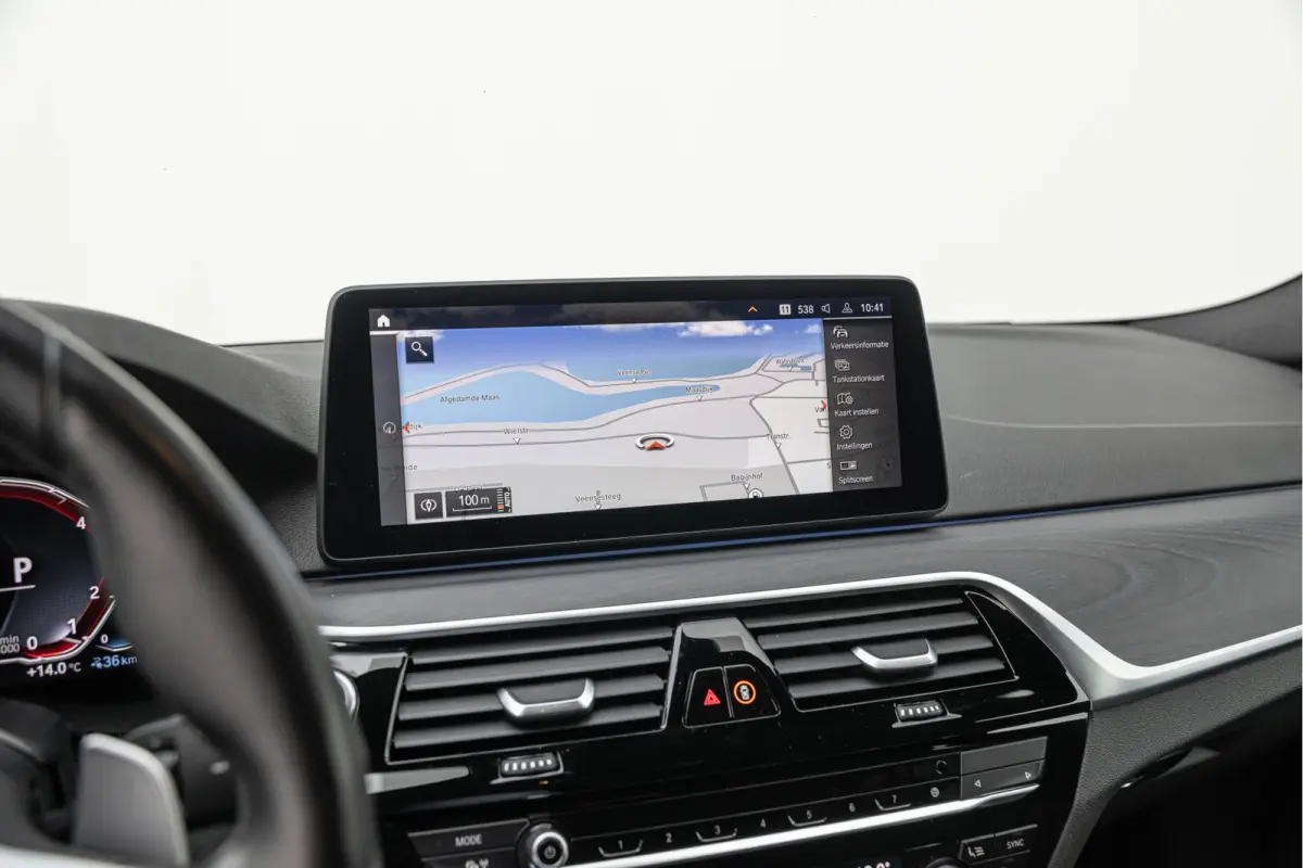530e xDrive High Exe. 292pk M-pakket Comfortstoelen HuD Trekhaak
