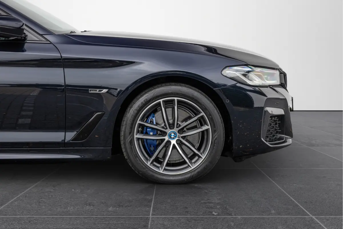 530e xDrive High Exe. 292pk M-pakket Comfortstoelen HuD Trekhaak