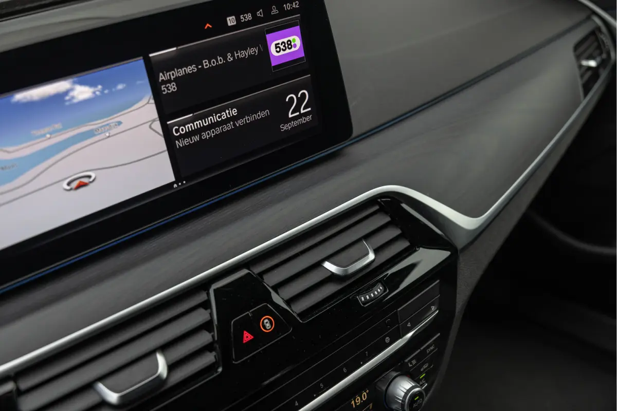 530e xDrive High Exe. 292pk M-pakket Comfortstoelen HuD Trekhaak
