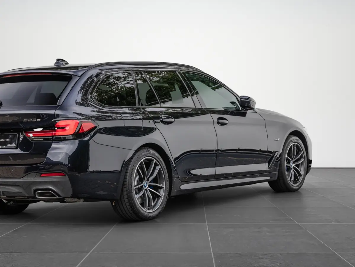 530e xDrive High Exe. 292pk M-pakket Comfortstoelen HuD Trekhaak
