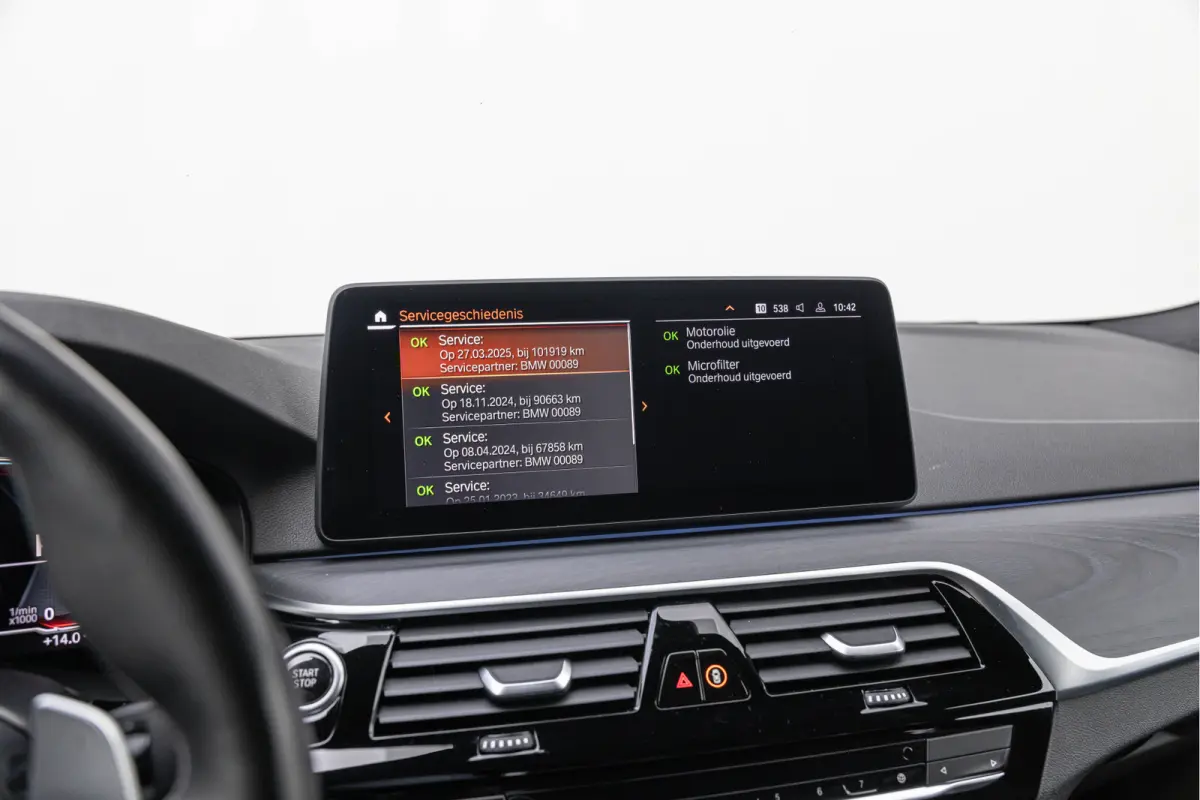 530e xDrive High Exe. 292pk M-pakket Comfortstoelen HuD Trekhaak