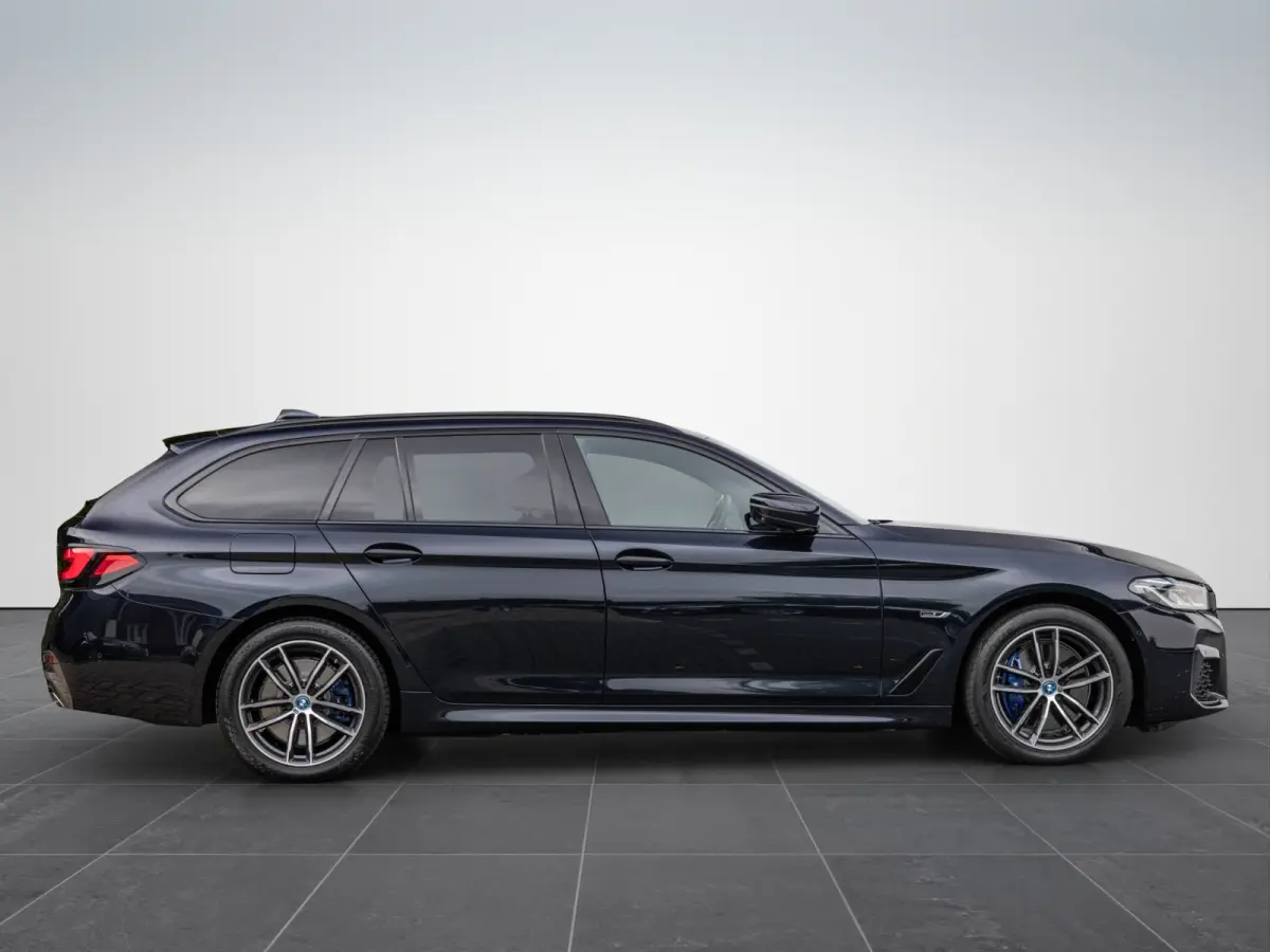 530e xDrive High Exe. 292pk M-pakket Comfortstoelen HuD Trekhaak