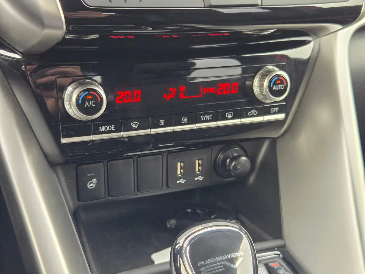 2.4 PHEV Exectutive Adaptive cruise control / apple carplay& android auto / Stoelverwarming voor en achter / stuurverwarming / key less entry/start