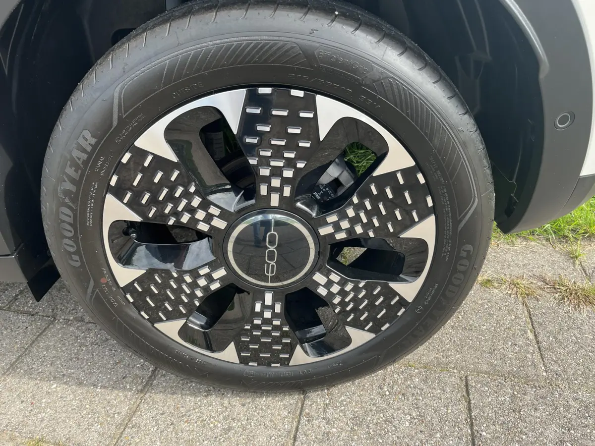 1.2 Hybrid T3 81 kW DCT La Prima AUTOMAAT|NAVI|CLIMATE|APPLE/ANDROID|CAMERA|PDC|18"