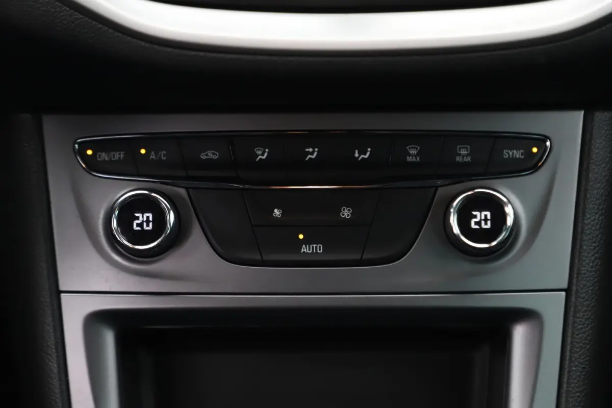 1.0 Turbo 120 Jaar Edition Navigatie Carplay Android Climate Cruise Control LMV Parkeersensor
