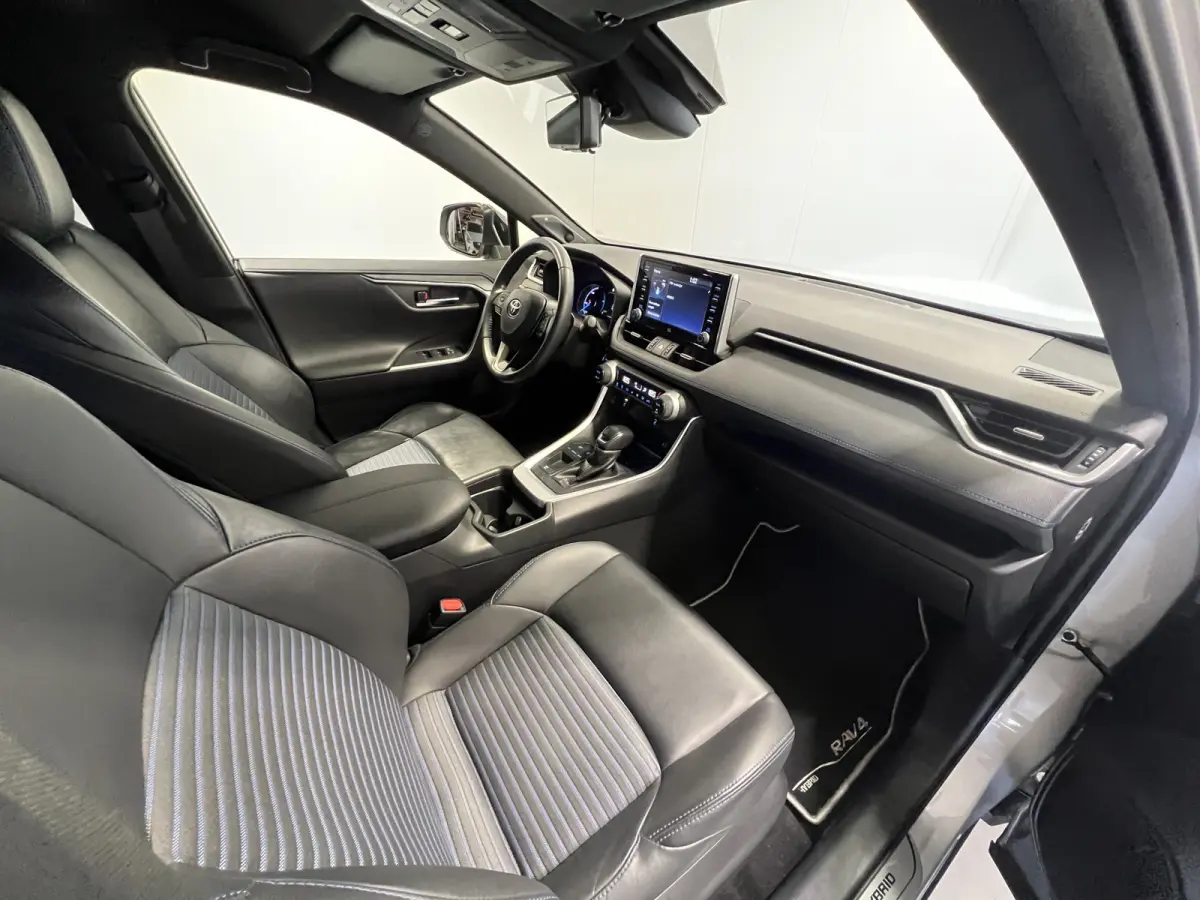 2.5 Hybrid Executive | Navigatie | LM Velgen 18" | Voorstoelen Verwarmd | PDC Voor en Achter | Cruise Control Adaptief | Lederen Bekleding |