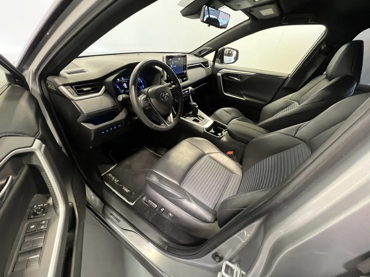 2.5 Hybrid Executive | Navigatie | LM Velgen 18" | Voorstoelen Verwarmd | PDC Voor en Achter | Cruise Control Adaptief | Lederen Bekleding |