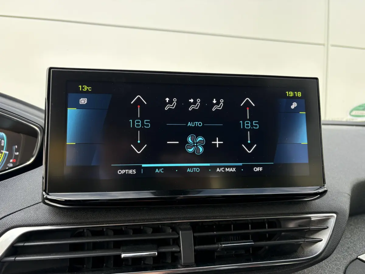 1.6 HYbrid 225 Blue Lease Allure | Stoelverwarming | Camera | Navigatie | Apple Carplay/Android Auto