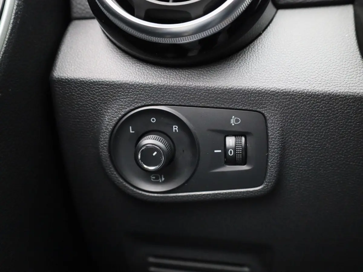 MG Luxury 45 kWh | Automaat | Panoramadak | Leder | Navigatie | Airco | Achteruitrijcamera | Apple Carplay / Android Auto | Stoelverwarming | Lichtmetalen Velgen |