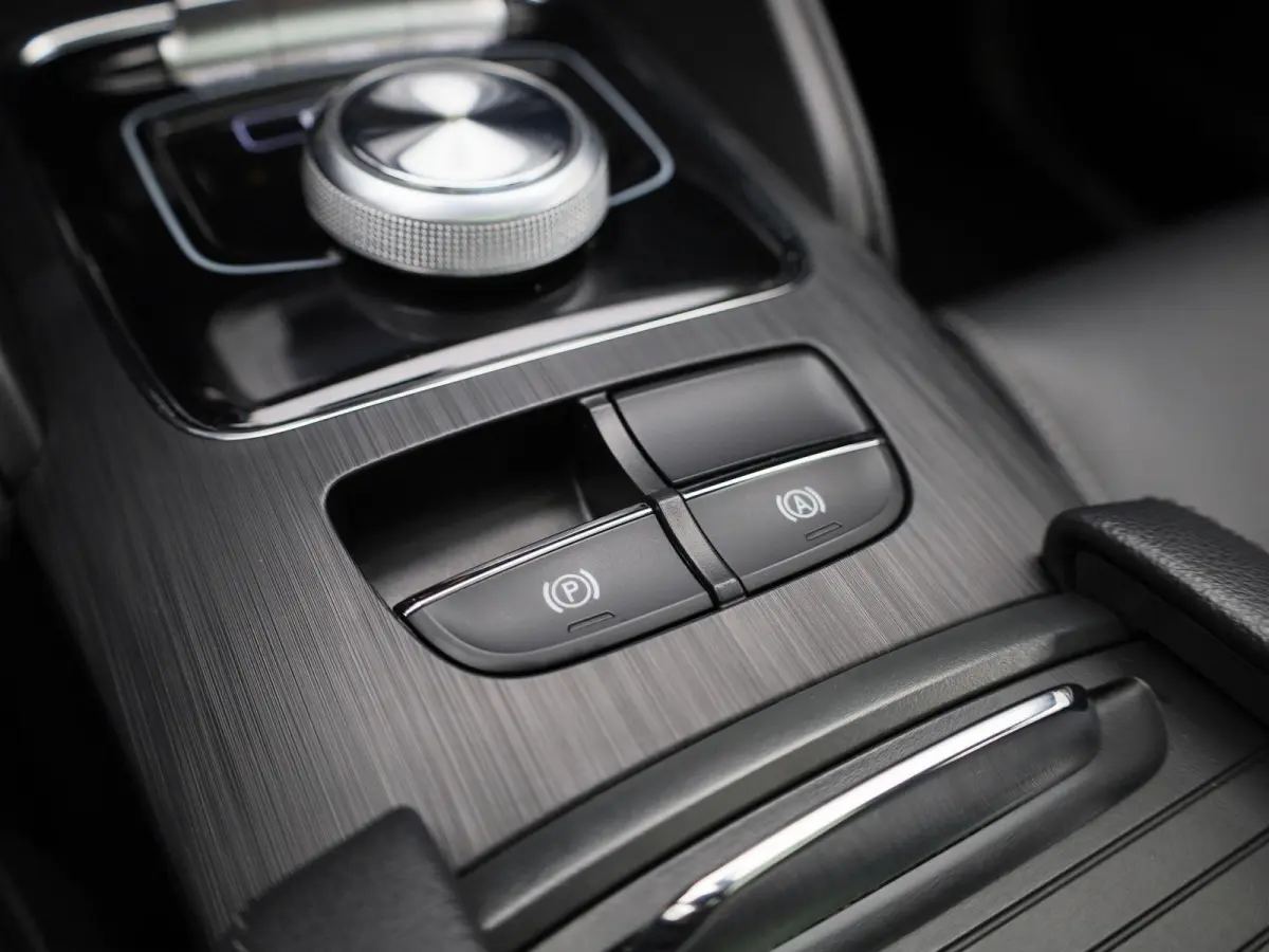 MG Luxury 45 kWh | Automaat | Panoramadak | Leder | Navigatie | Airco | Achteruitrijcamera | Apple Carplay / Android Auto | Stoelverwarming | Lichtmetalen Velgen |
