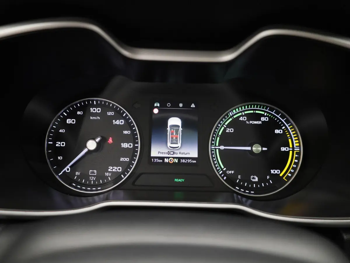 MG Luxury 45 kWh | Automaat | Panoramadak | Leder | Navigatie | Airco | Achteruitrijcamera | Apple Carplay / Android Auto | Stoelverwarming | Lichtmetalen Velgen |