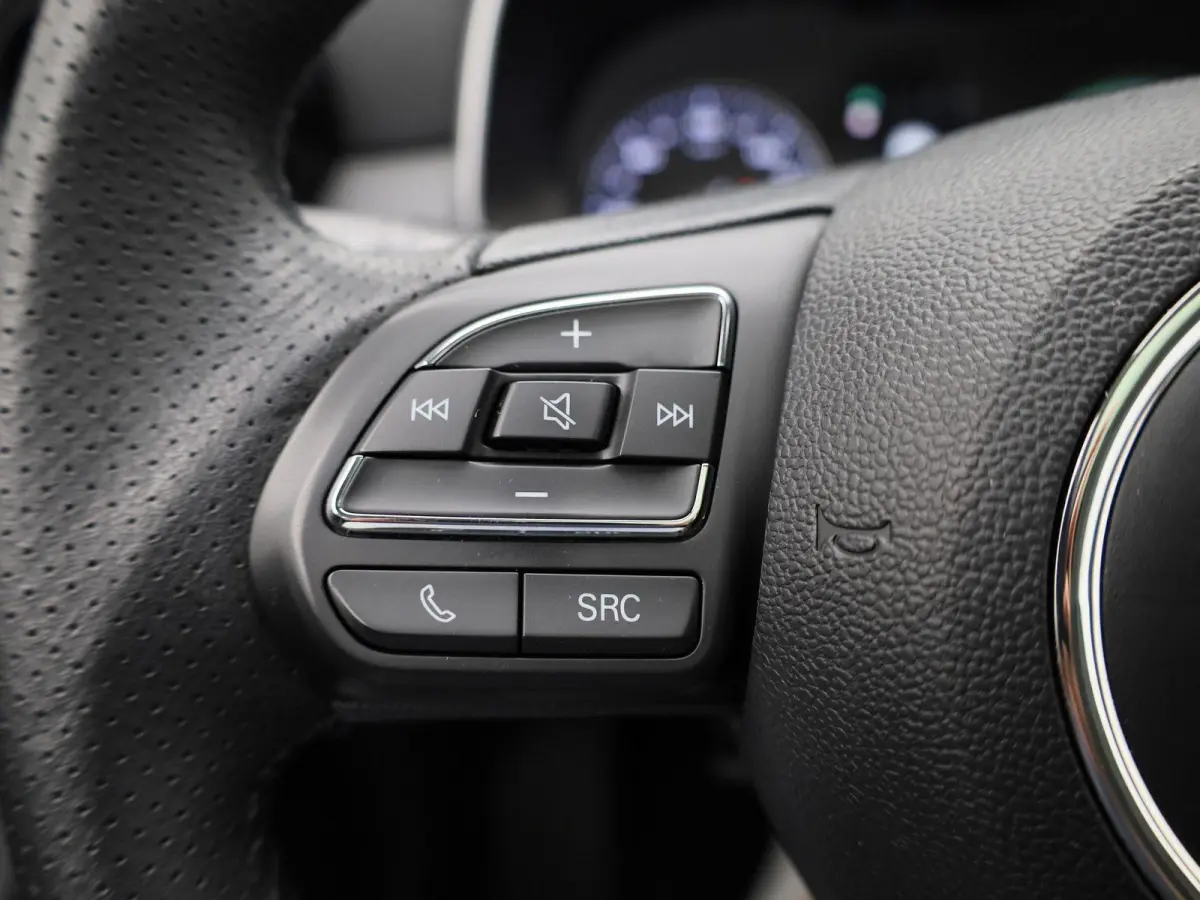 MG Luxury 45 kWh | Automaat | Panoramadak | Leder | Navigatie | Airco | Achteruitrijcamera | Apple Carplay / Android Auto | Stoelverwarming | Lichtmetalen Velgen |
