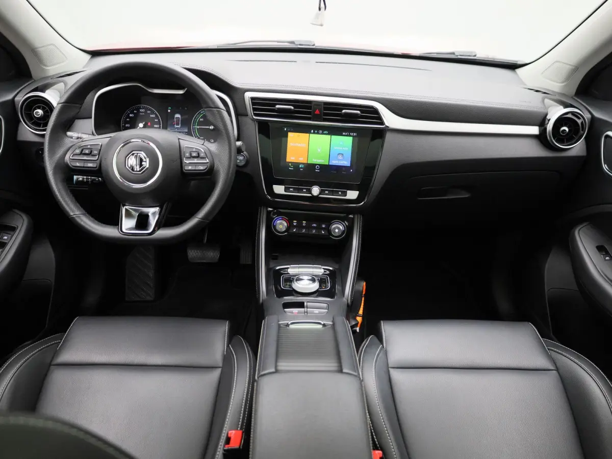 MG Luxury 45 kWh | Automaat | Panoramadak | Leder | Navigatie | Airco | Achteruitrijcamera | Apple Carplay / Android Auto | Stoelverwarming | Lichtmetalen Velgen |